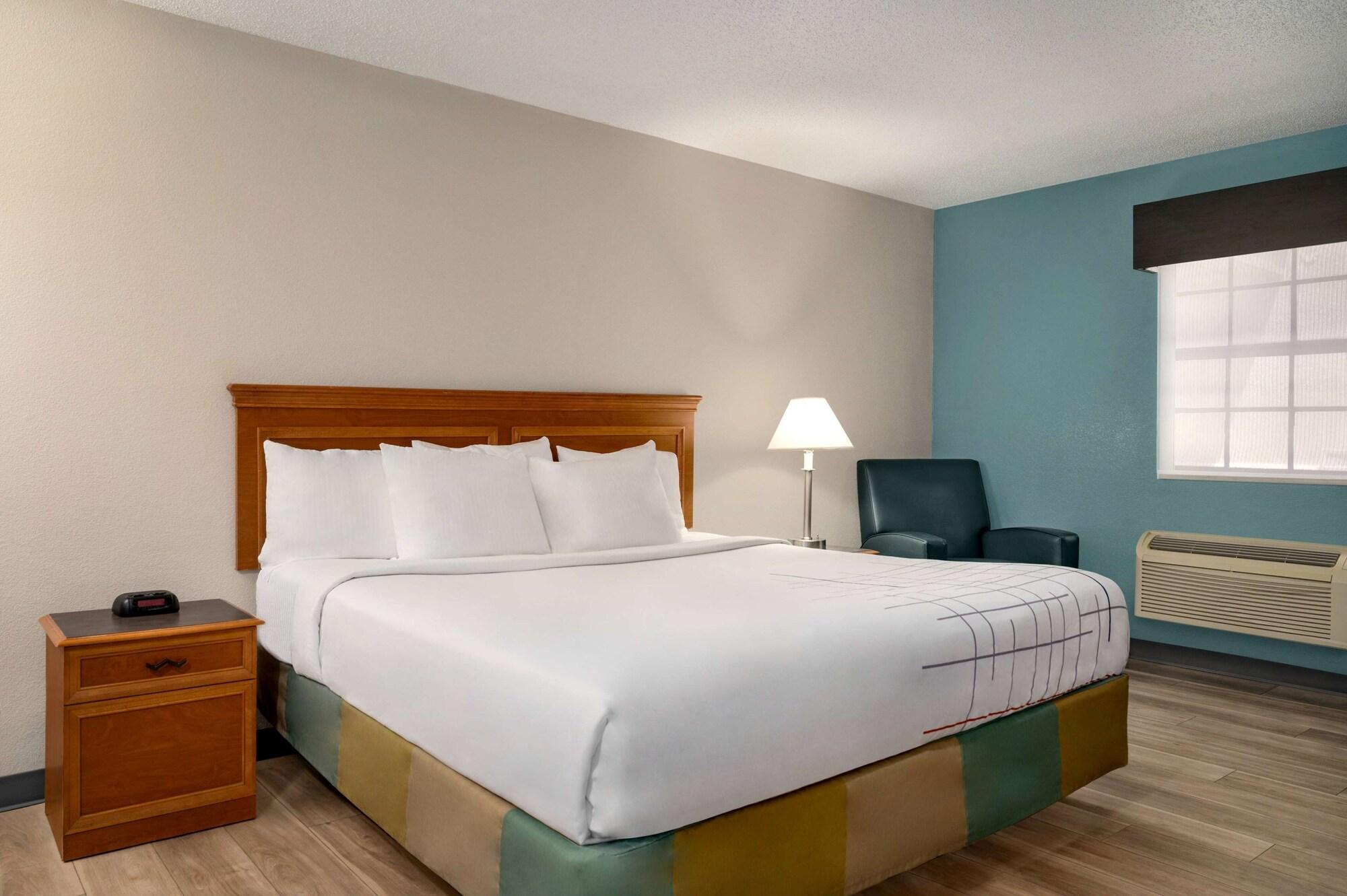 La Quinta Inn By Wyndham Columbus Airport Area Exterior foto
