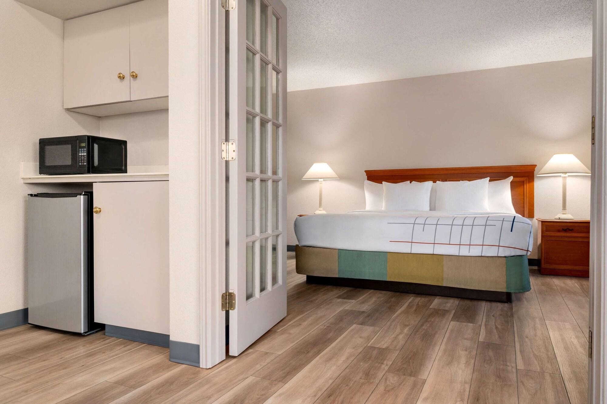 La Quinta Inn By Wyndham Columbus Airport Area Exterior foto